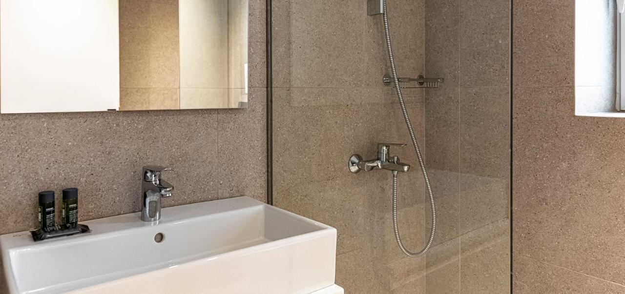 Phaedrus Living Executive Kriel Suites 001 Athens Ngoại thất bức ảnh